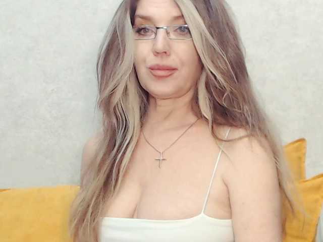 Drakulaura1 live cam on BongaCams