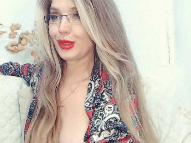 Drakulaura1 live cam on BongaCams