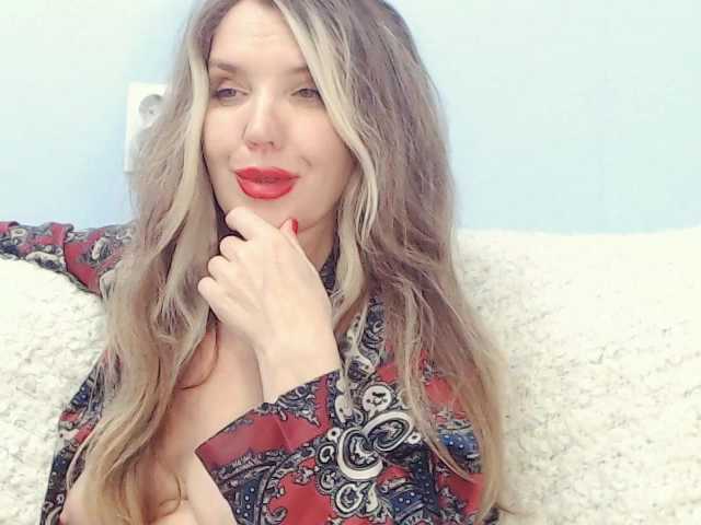 Drakulaura1 live webcam show