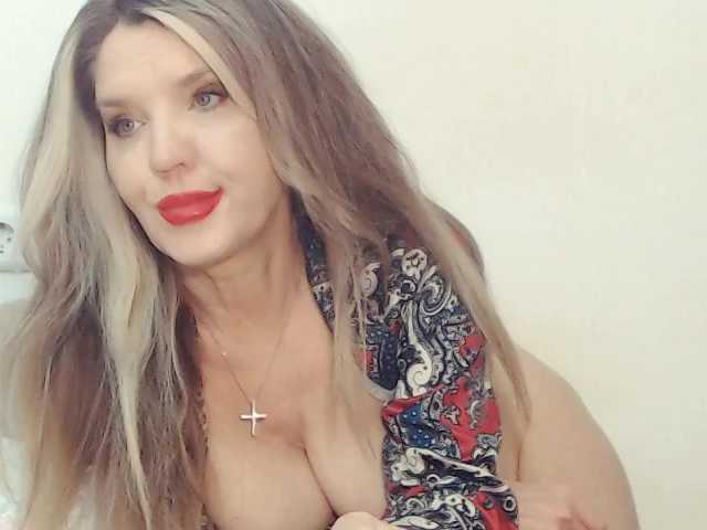 Drakulaura1's BongaCams show and profile