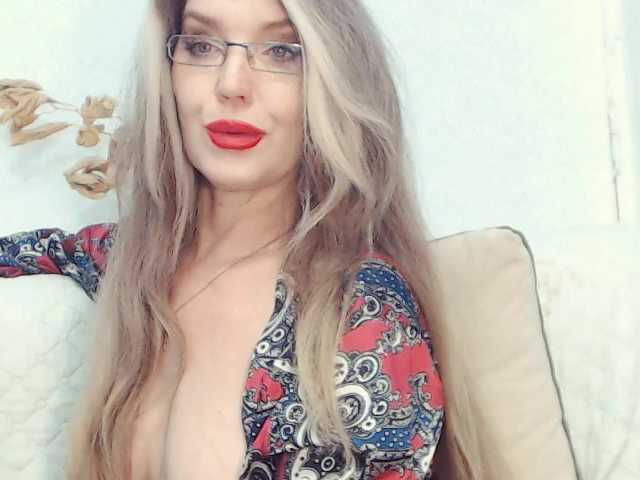 Drakulaura1 live cam on BongaCams