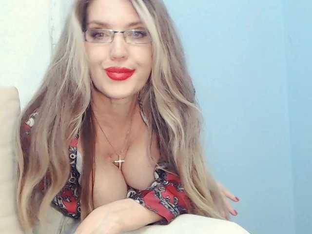 Drakulaura1 live cam on BongaCams