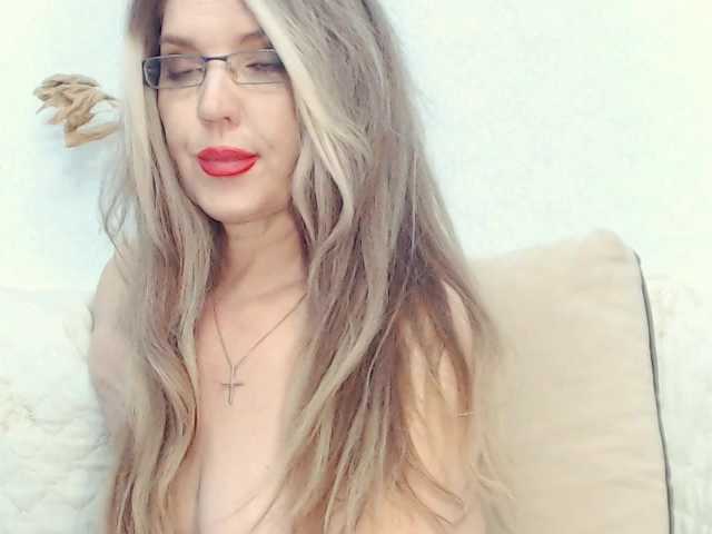 Drakulaura1 live cam on BongaCams