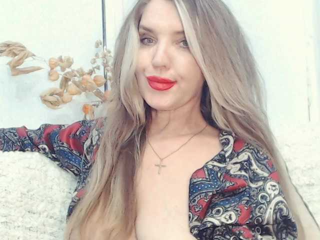 Drakulaura1 live webcam show