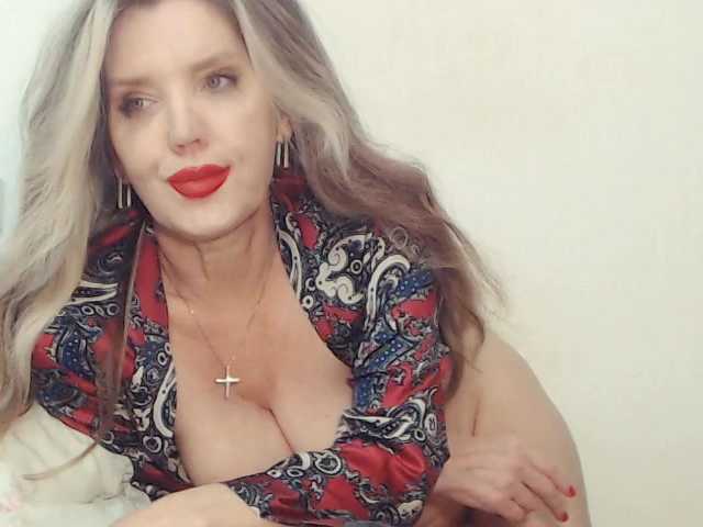 Drakulaura1 live cam