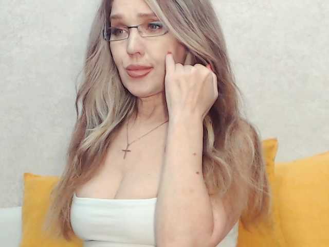 Drakulaura1 live cam on BongaCams
