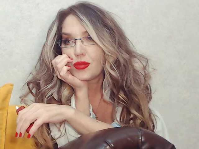 Drakulaura1 live cam on BongaCams