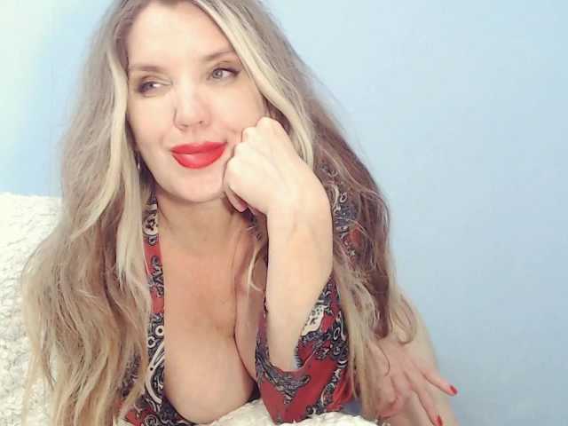 Drakulaura1 live webcam show