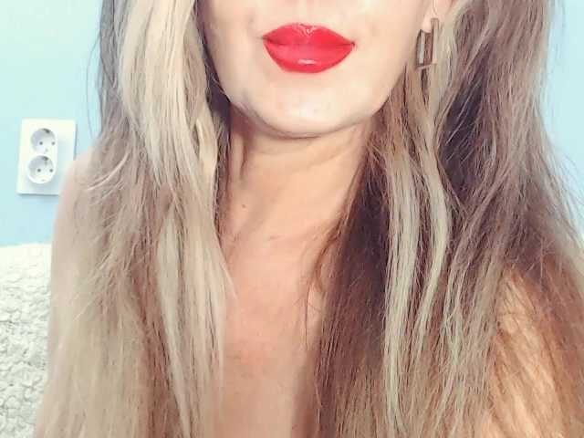 Drakulaura1 live webcam show