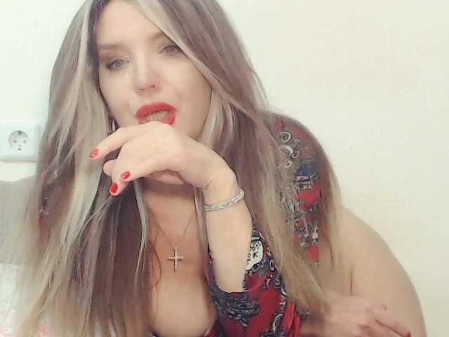 Drakulaura1's BongaCams show and profile