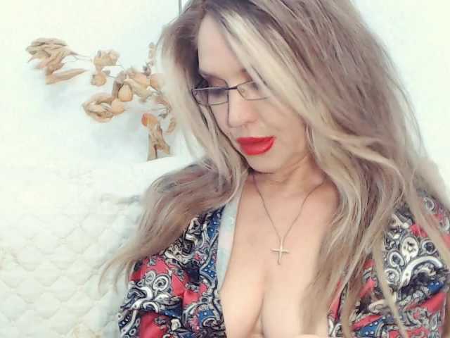 Drakulaura1 live cam on BongaCams
