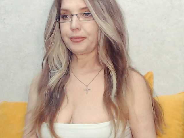 Drakulaura1 live cam on BongaCams