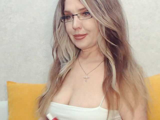 Drakulaura1 live cam on BongaCams