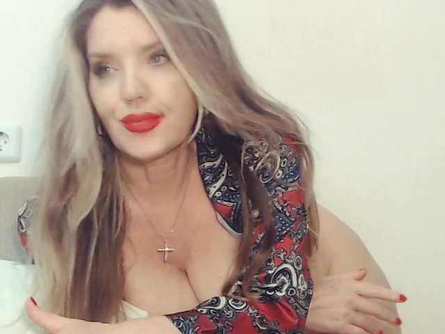 Drakulaura1 live cam on BongaCams