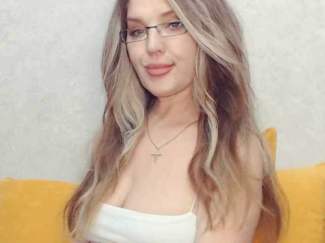 Drakulaura1 live cam on BongaCams