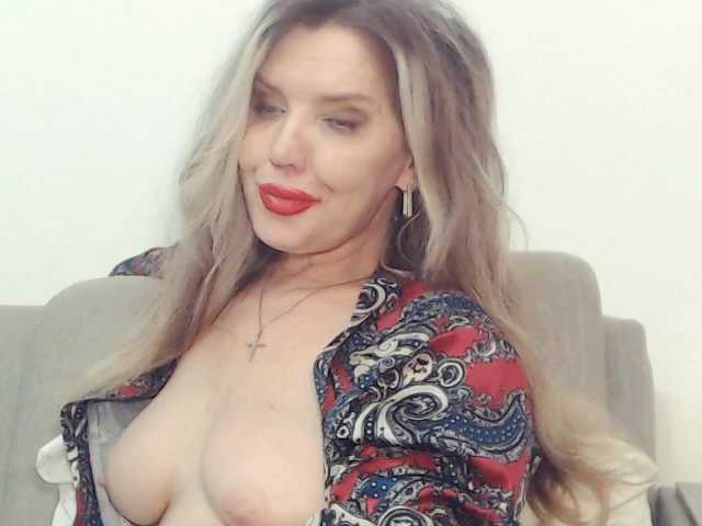 Drakulaura1 live cam on BongaCams
