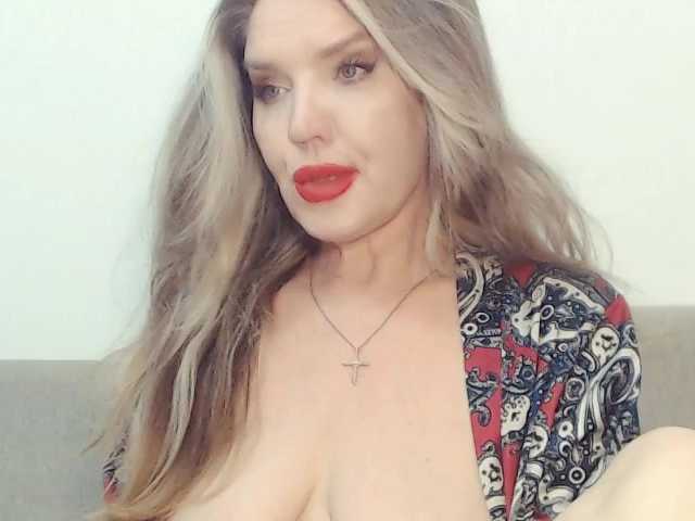 Drakulaura1 live cam on BongaCams