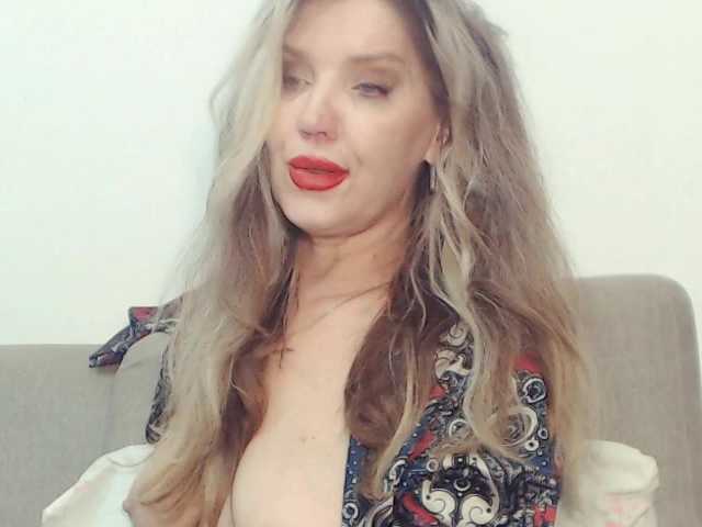 Drakulaura1 live cam on UnifiedCams