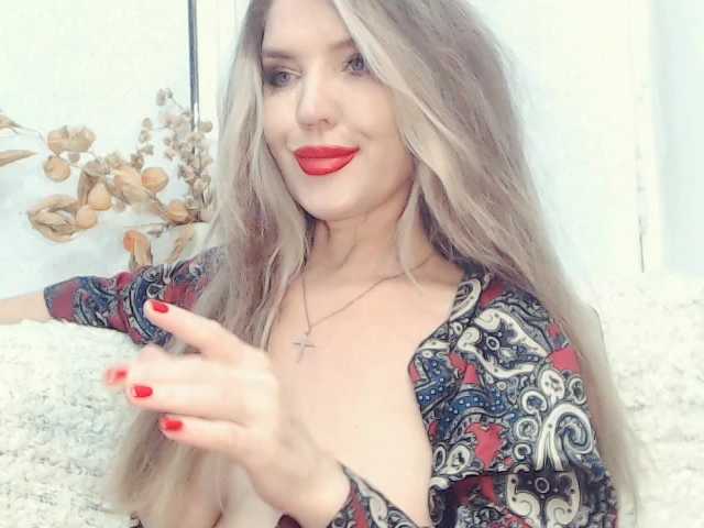 Drakulaura1 live webcam show
