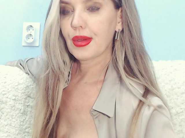 Drakulaura1 live webcam show