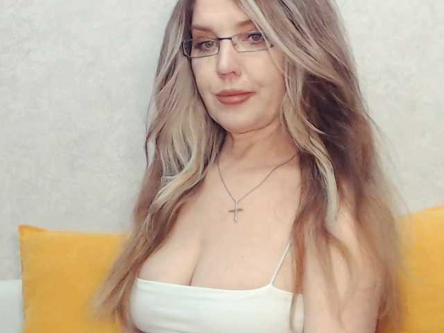 Drakulaura1 live cam on BongaCams