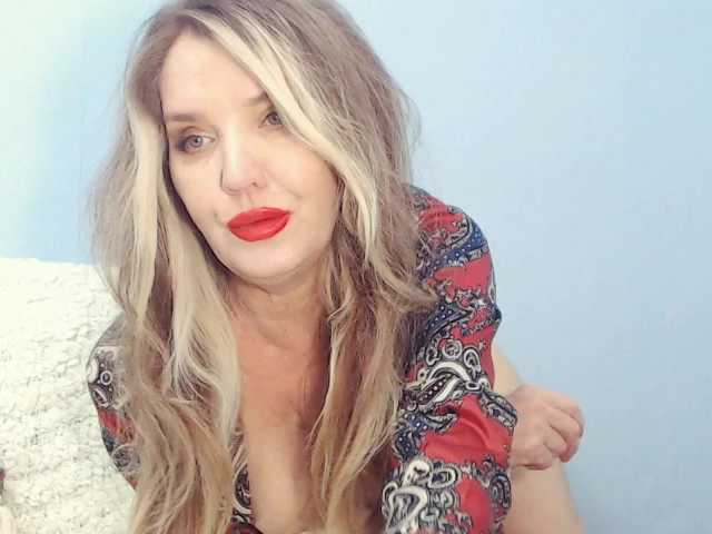 Drakulaura1 live webcam show