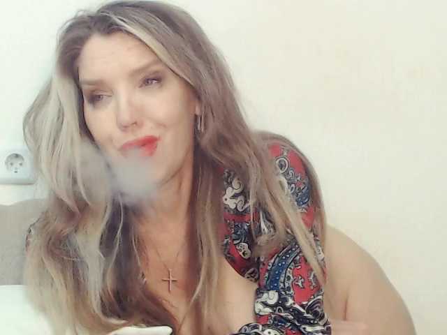 Drakulaura1 live cam on BongaCams