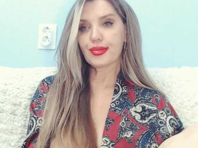 Drakulaura1 live cam on BongaCams