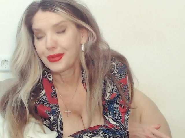Drakulaura1 live cam on BongaCams