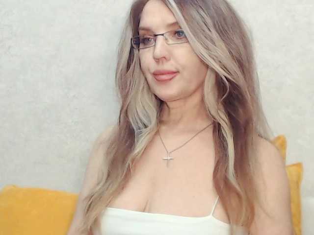 Drakulaura1 live cam on BongaCams