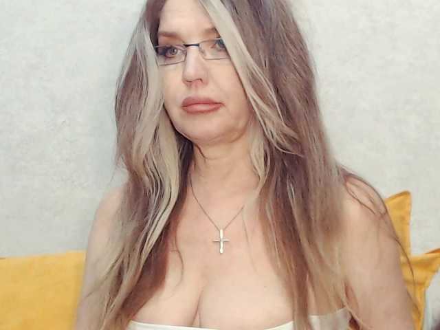 Drakulaura1 live cam