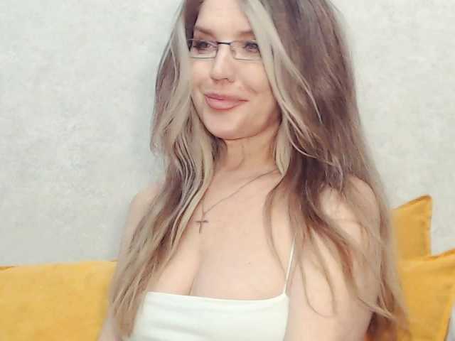 Drakulaura1 live cam
