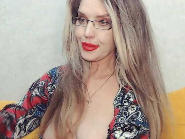 Drakulaura1 live cam on BongaCams