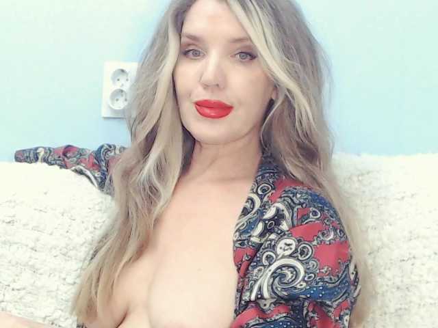 Drakulaura1 live webcam show