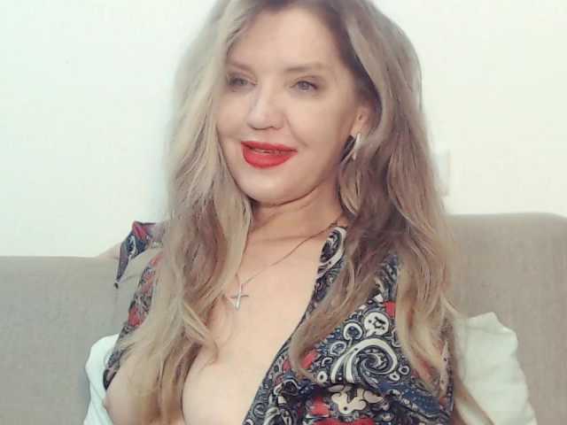 Drakulaura1 live cam on BongaCams
