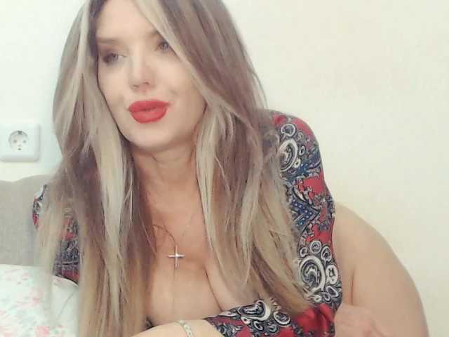 Drakulaura1's BongaCams show and profile
