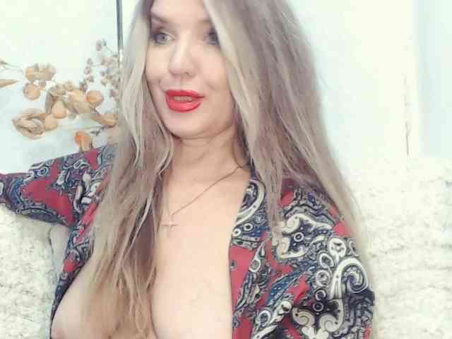 Drakulaura1 Live Webcam on BongaCams