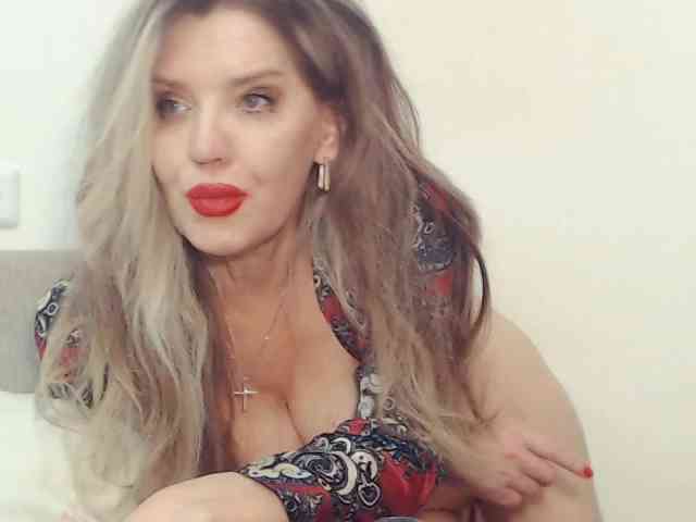 Drakulaura1 Sex Cam Show