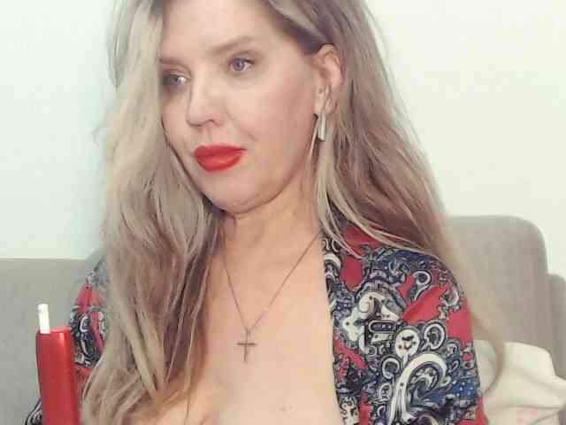 Drakulaura1 Sex Cam Show