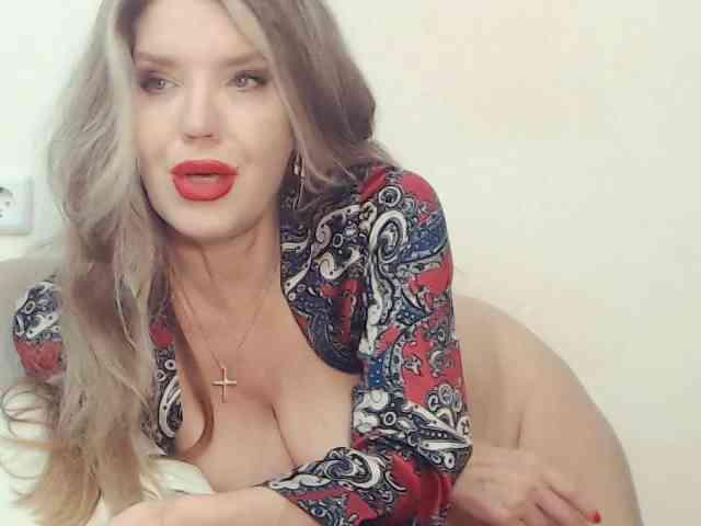 Drakulaura1 Live Webcam on BongaCams