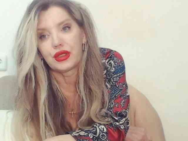 Drakulaura1 Sex Cam Show