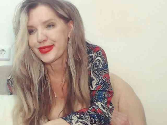 Drakulaura1 Sex Cam Show