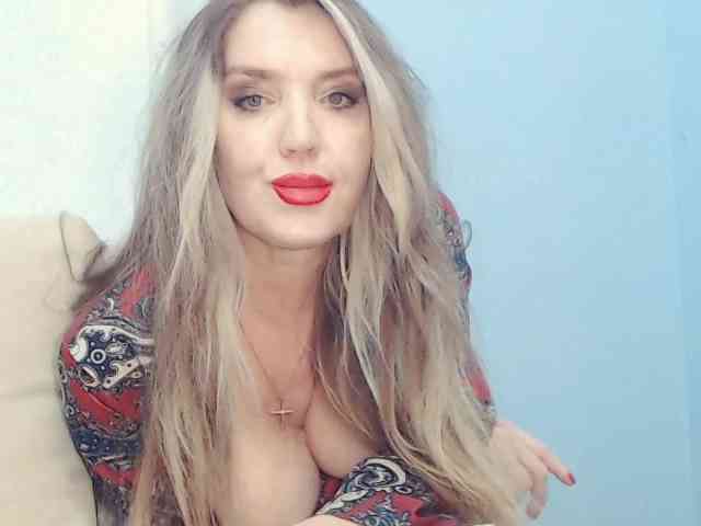 Drakulaura1 Live Webcam on BongaCams