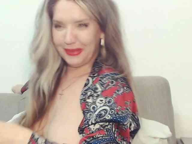 Drakulaura1 Live Webcam on BongaCams