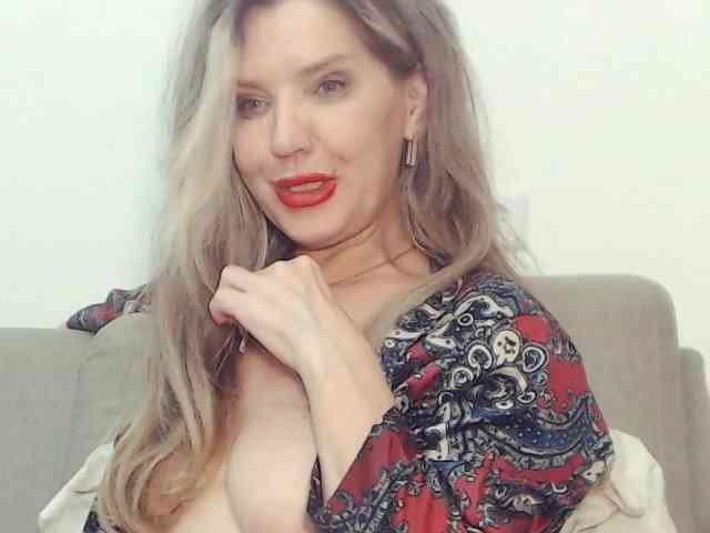 Drakulaura1 Sex Cam Show