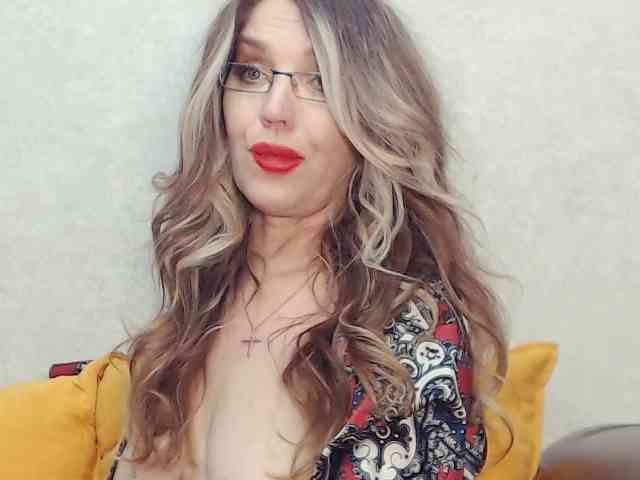 Drakulaura1 Live Webcam on BongaCams