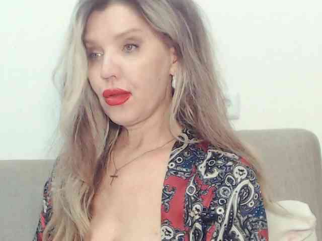 Drakulaura1 Sex Cam Show