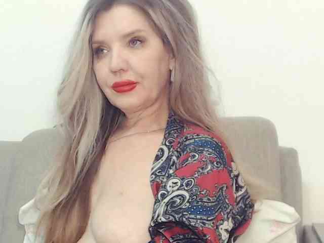 Drakulaura1 Sex Cam Show