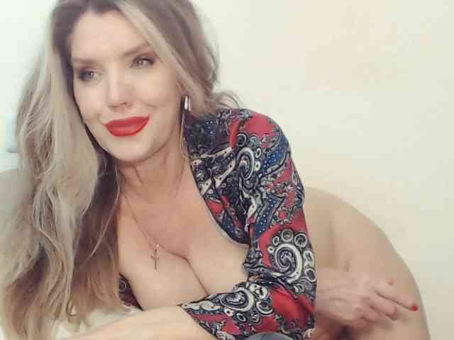 Drakulaura1 Live Webcam on BongaCams
