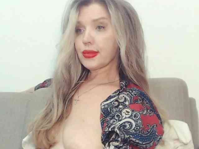 Drakulaura1 Sex Cam Show
